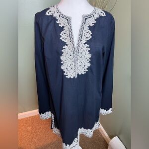 Chelsea & Theodore light weight navy blue top perfect for cruise or vacation M.